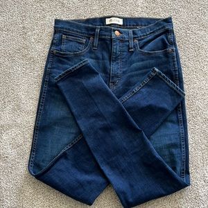 Like new 10” high rise skinny Madewell dark denim. Size 29